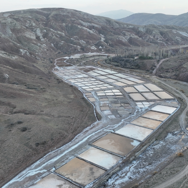 Sivas'ta iyotlu kaynak tuzu üretimi mesaisi sürüyor