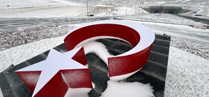 Ardahan'daki Aşık Şenlik Tüneli'ni yaklaşık 2 ayda 13 binden fazla araç kul...