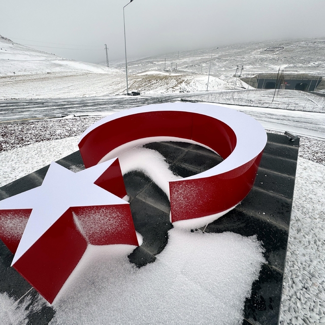 Ardahan'daki Aşık Şenlik Tüneli'ni yaklaşık 2 ayda 13 binden fazla araç kul...