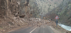 Artvin-Ardahan kara yolu heyelan nedeniyle ulaşıma kapandı