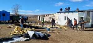 Kars'ta şiddetli rüzgar nedeniyle hasar gören köylerde çalışma başlatıldı