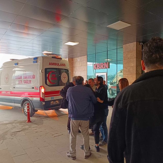 Hatay'da ağaca çarpan motosikletin sürücüsü öldü