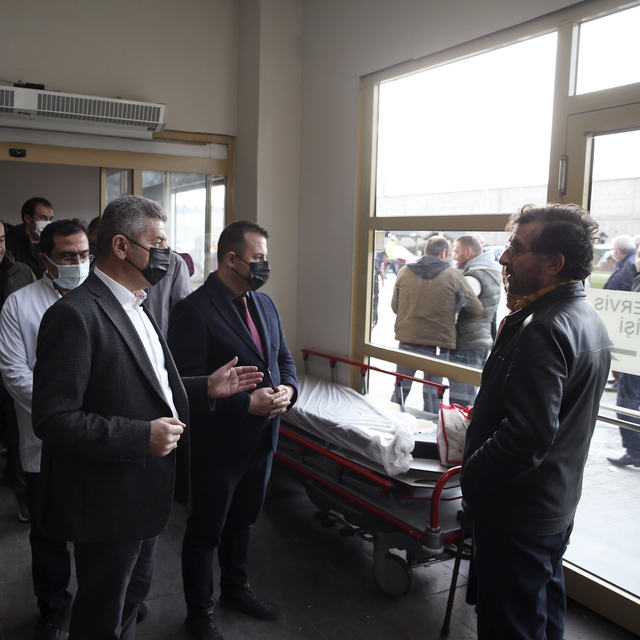 Uşak Valisi Ergün, yılın son akşamı görev başındaki personeli ziyaret etti: