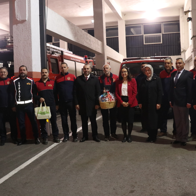 Yalova Valisi Kaya, görevdeki personelin yeni yılını kutladı