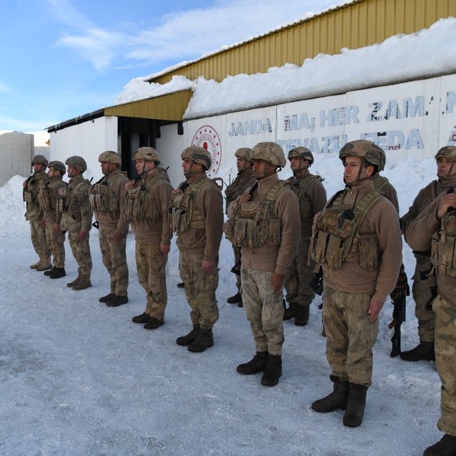 Tunceli Valisi Tekbıyıkoğlu, terörle mücadelenin kahramanlarıyla bir araya...
