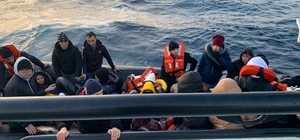 İzmir açıklarında 43 düzensiz göçmen yakalandı