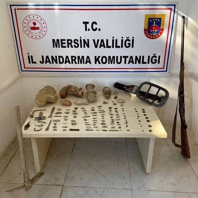 Mersin'de 16 sikke ve 100 obje ele geçirildi
