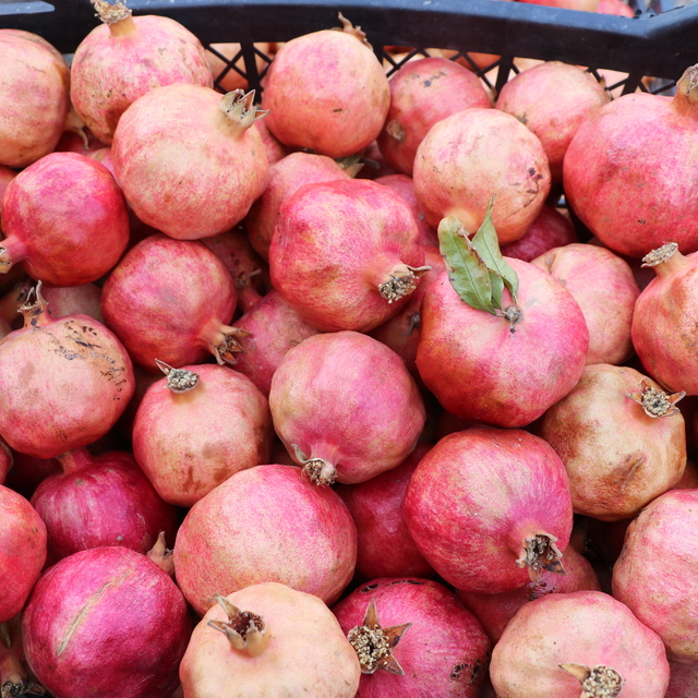 Siirt'te hasadı yapılan Zivzik narının satışına başlandı