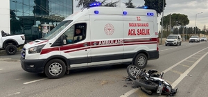 Hafif ticari araçla çarpışan motosikletin sürücüsü yaralandı