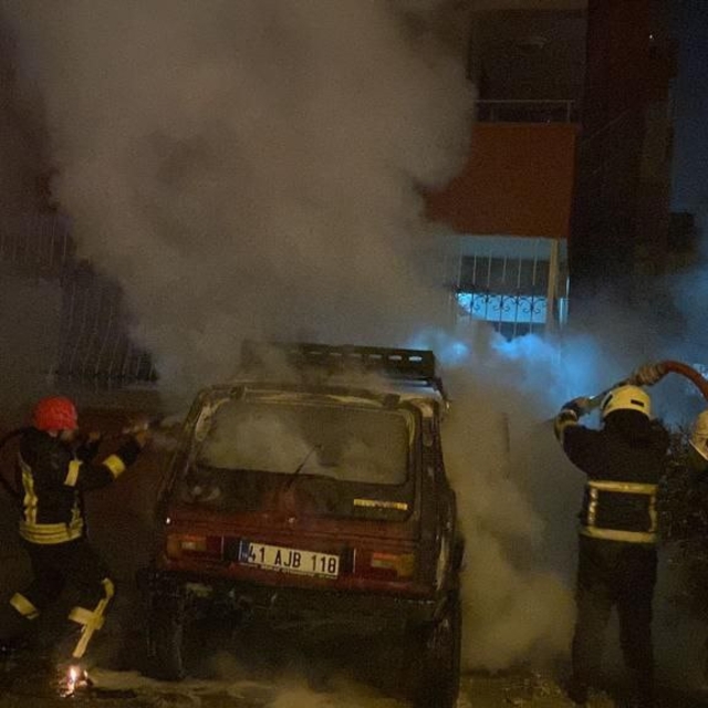 Hatay'da otomobilde çıkan yangın söndürüldü