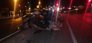 Kamyonla çarpışan otomobildeki 2 kişi öldü