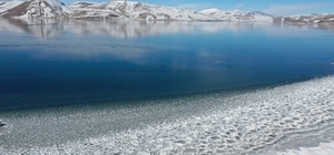 Ağrı'da yüzeyi buzla kaplanan Balık Gölü doğa tutkunlarını bekliyor