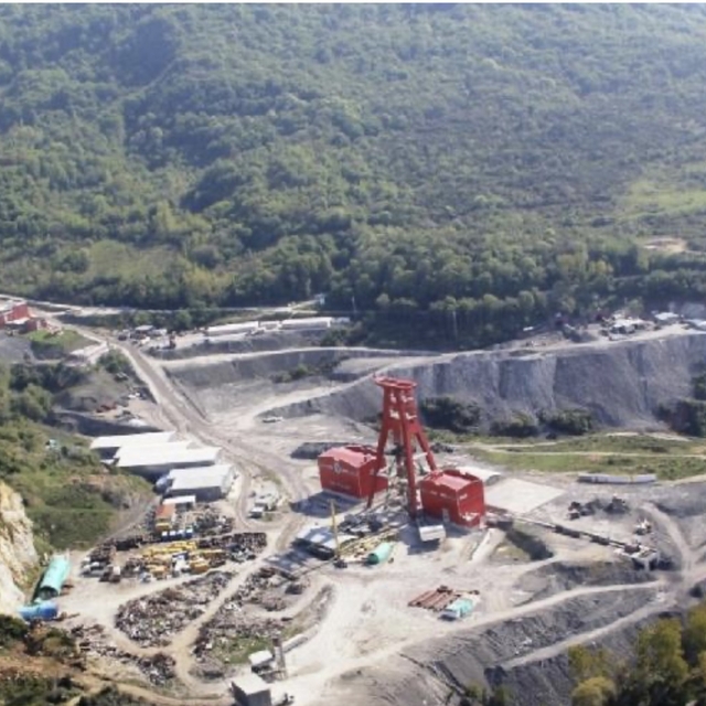 Maden ocağında vagonların arasına sıkışan işçi, kurtarılamadı