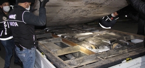 Kamyonetin kasasından 120 kilo esrar ele geçirildi