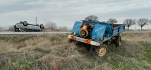 Afyonkarahisar'da tarım aracıyla çarpışan otomobildeki 3 kişi yaralandı