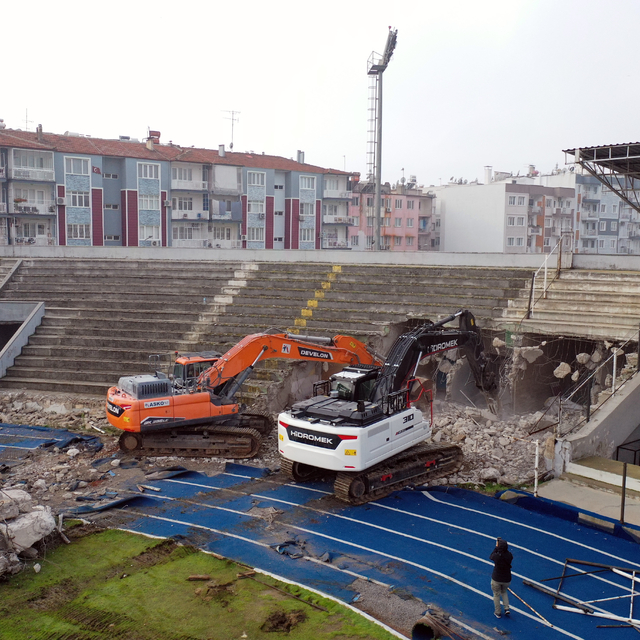 Aydın'daki Adnan Menderes Stadyumu yıkılıyor