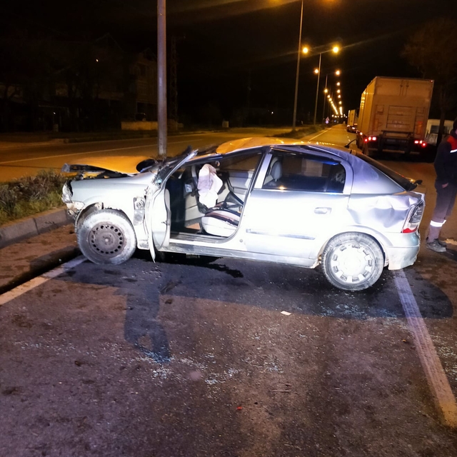 Samsun'da devrilen otomobilin sürücüsü öldü