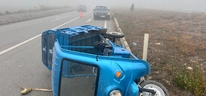 Afyonkarahisar'da otomobilin çarptığı elektrikli bisikletteki 3 kişi yarala...