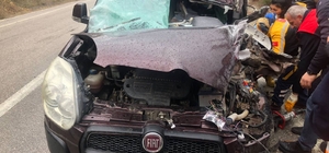 Tokat'ta pikapla kamyonetin çarpıştığı kazada 2 kişi yaralandı