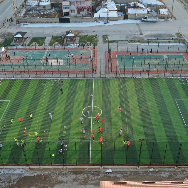 Van'ın Muradiye ilçesinde 2 spor tesisi yapıldı
