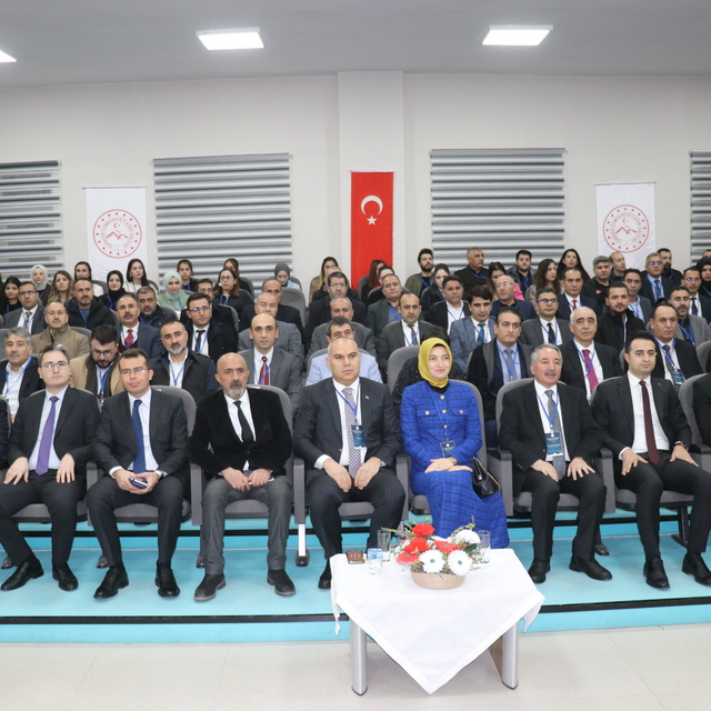 Ağrı'da düzenlenen "Türkiye'nin Zirvesinde Eğitim Çalıştayı" başladı