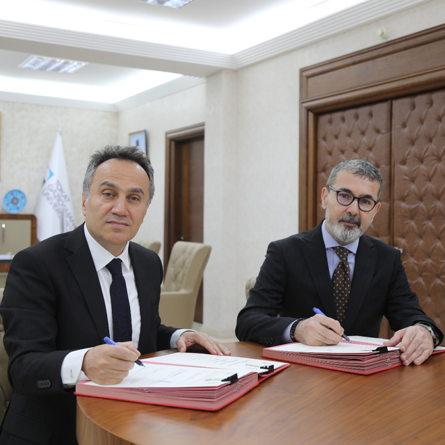 TOGÜ'de "Ulusal İnsan Hakları Kurumları" konferansı düzenlendi