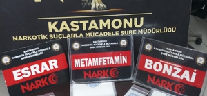 Kastamonu'da uyuşturucu ele geçirilen otomobildeki 2 şüpheli gözaltına alın...