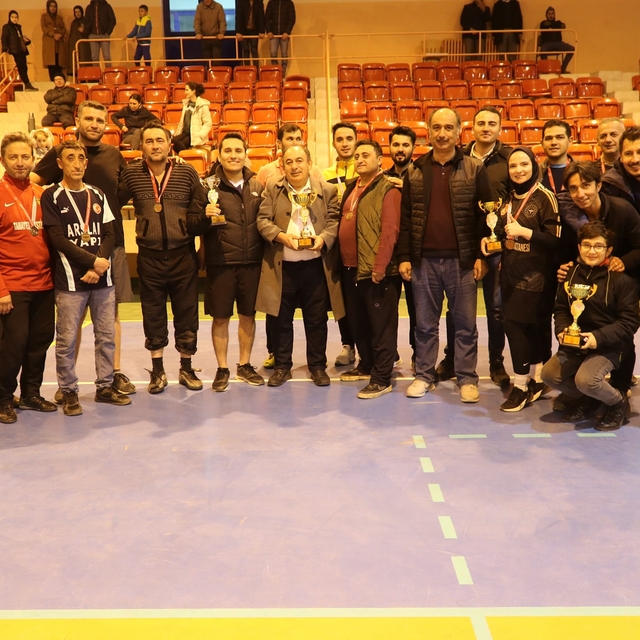 İhsaniye'de voleybol turnuvası yapıldı