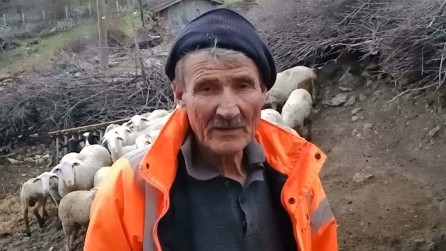 Ağıla girip koyunlara işkence yaptı; o anlar kamerada