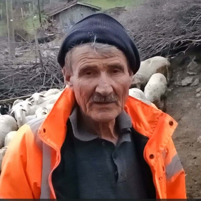 Ağıla girip koyunlara işkence yaptı; o anlar kamerada