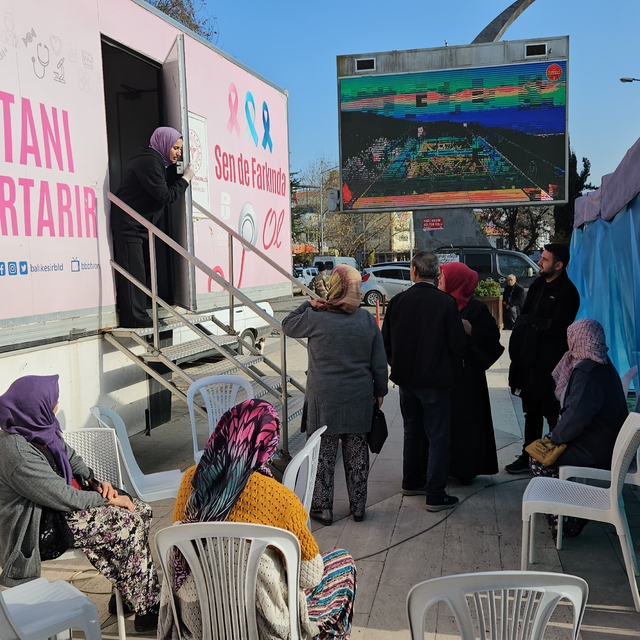 Balıkesirli kadınlara mobil sağlık taraması yapıldı