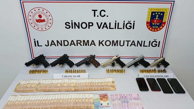 Sinop'ta silah kaçakçılığı operasyonunda 5 zanlı yakalandı
