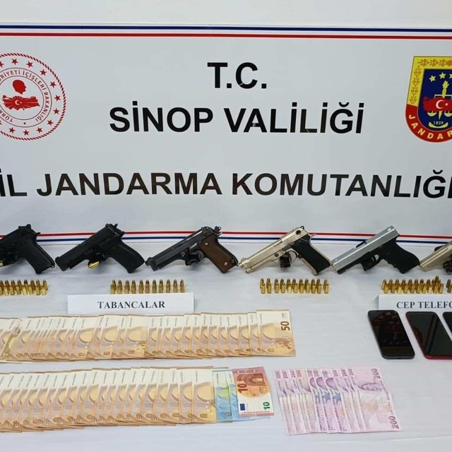 Sinop'ta silah kaçakçılığı operasyonunda 5 zanlı yakalandı