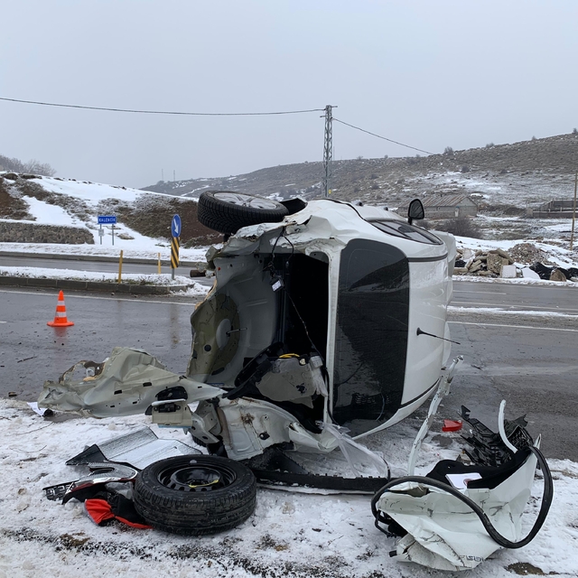 Bingöl'de takla atan otomobilin sürücüsü yaralandı