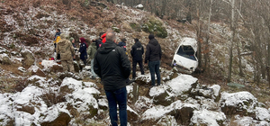 Tunceli'de uçuruma devrilen araçtaki bir kişi öldü, bir kişi ağır yaralandı