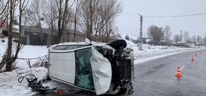 Bingöl'de cip takla attı; doktor sürücü yaralı