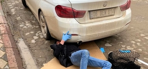 Bilecik'te araç altında sıkışan kedi kurtarıldı