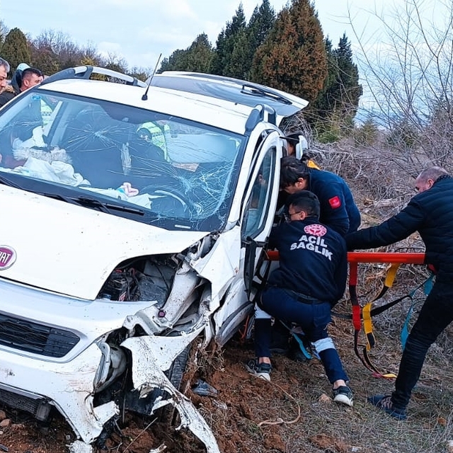 Çavdarhisar'da trafik kazasında 5 kişi yaralandı