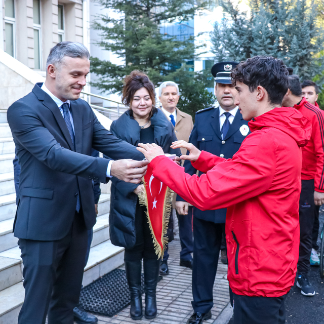 Pozantı'da bisiklet sporcuları, kurtuluş törenine Türk bayrağı taşıyacak