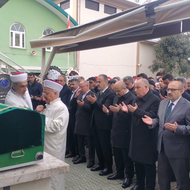Denizli Valisi Ömer Faruk Coşkun'un annesi toprağa verildi