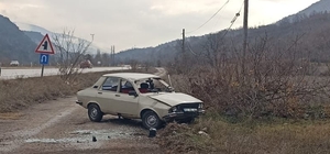 Tokat'ta devrilen otomobildeki 2 kişi yaralandı