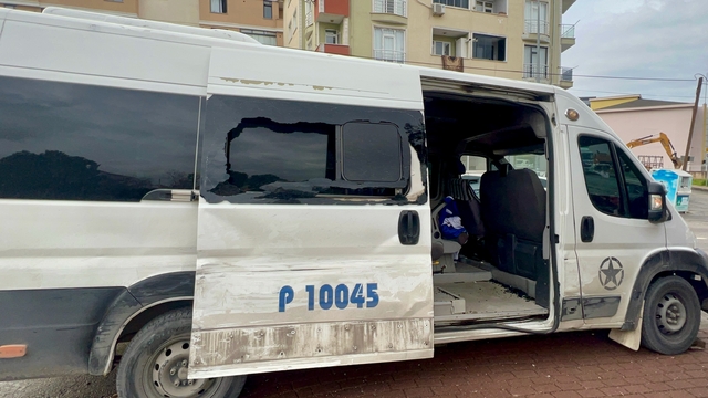 Kocaeli'de işçi servisiyle kamyonetin çarpıştığı kazada 3 kişi yaralandı