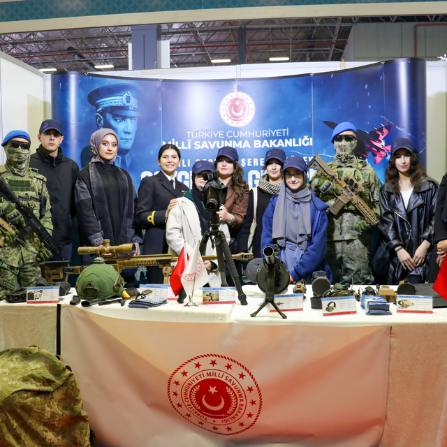 "Doğu Anadolu Kariyer Fuarı" ilk gün 20 bin ziyaretçiyi ağırladı