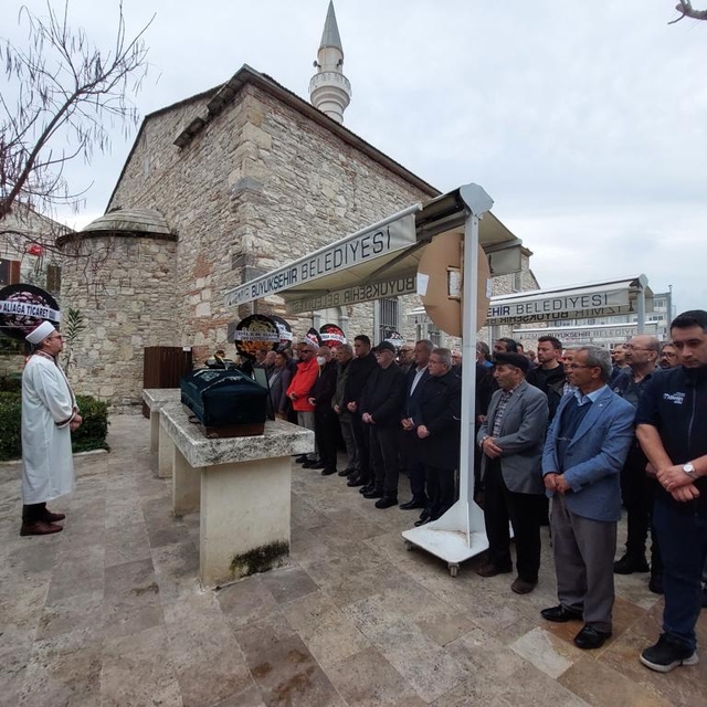 Gazeteci Erdal Çarboğa'nın cenazesi İzmir'de toprağa verildi