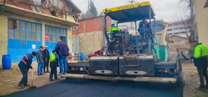 Nallıhan'da sanayi sitesinde ara yollar asfaltlanıyor