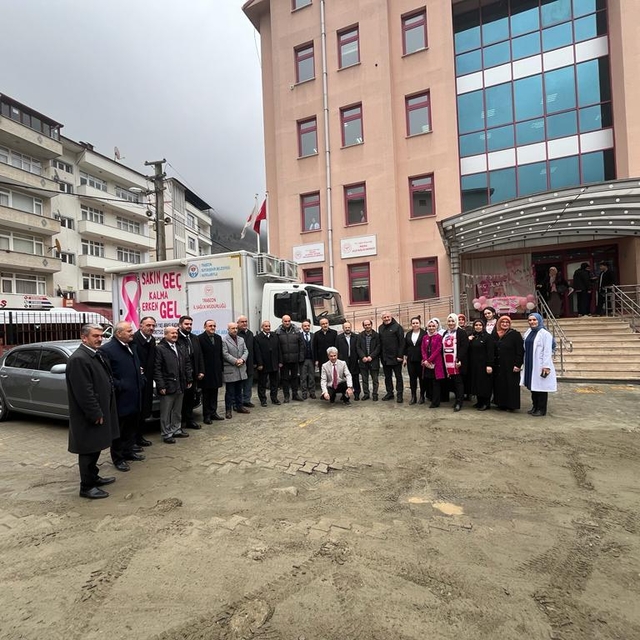 Maçka'da mobil mamografi aracı hizmet vermeye başladı