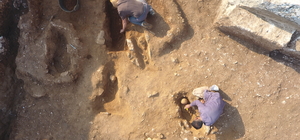 Diyarbakır'da eski taş ocağındaki kazıda 54 çocuğa ait mezarlık bulundu