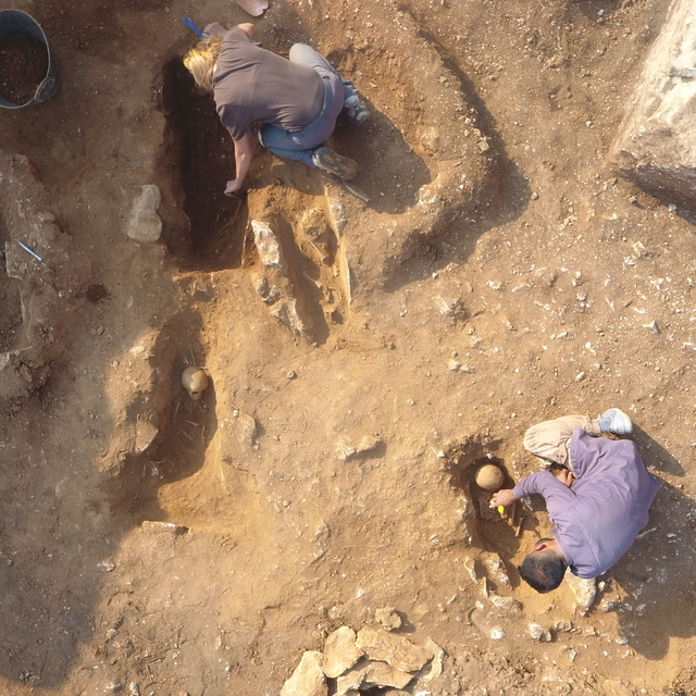 Diyarbakır'da eski taş ocağındaki kazıda 54 çocuğa ait mezarlık bulundu