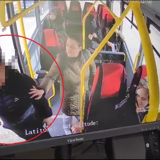 Kendisini otobüsten indiren şoförü bıçaklayan zihinsel engelli çocuk, polis...