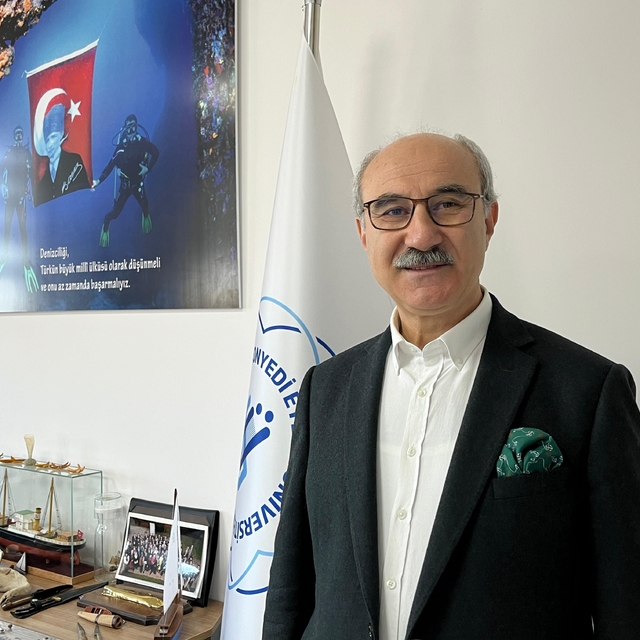 Erdek Körfezi'nde "denizlerin doğal filtresi" genç pinalara rastlandı